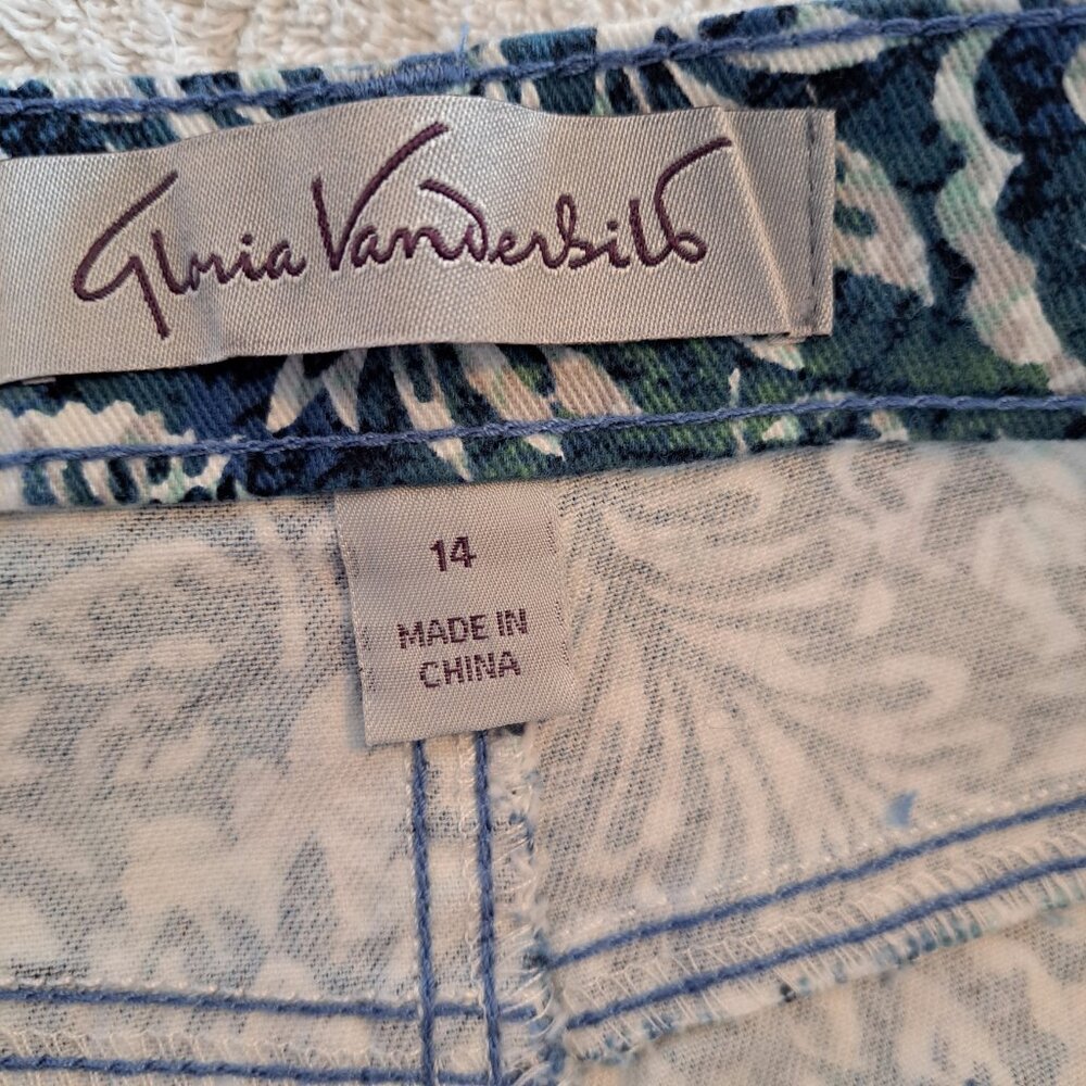NEW Gloria Vanderbilt Blue and White Print Amanda Capri Size 14 - Picture 8 of 9
